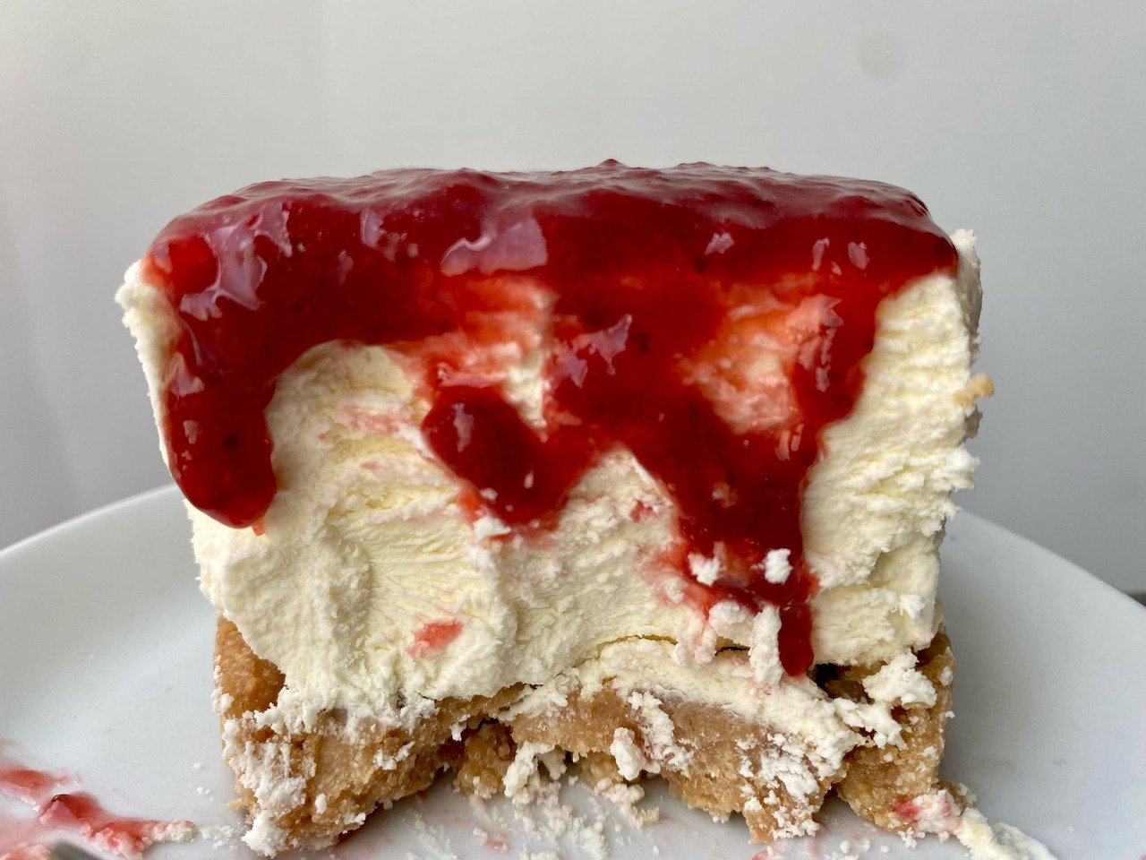 Tarta de queso con fresas artesanal